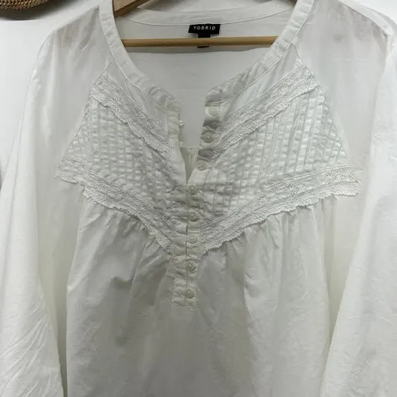 Torrid White Long Sleeve Blouse Top Plus Size 5X Button Henley Lace - Picture 6 of 8